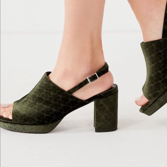 Urban Outfitters Shoes - Urban Outfitters Green Velvet Slingback Opened-Toed Mules, Size 39/US 8